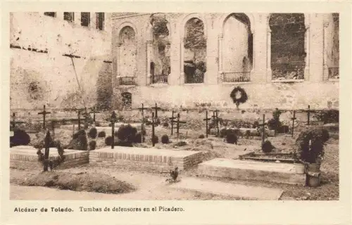 AK / Ansichtskarte Alcazar de TOLEDO Castilla-La Mancha ES Alcázar Tumbas-de-defensores Picadero Graeber Kreuze Ruinen Buergerkrieg
