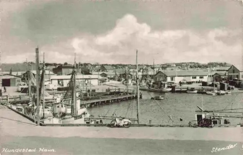 AK / Ansichtskarte Hundested DK Hundested-Havn Hafen Fischerboote Kai Hafengebaeude