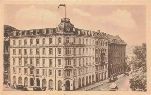AK / Ansichtskarte COPENHAGEN Kobenhavn Kjoebenhavn Kopenhagen DK Turisthotellet Hotel Strassenszene Autos Stadtgebaeude Fahne
