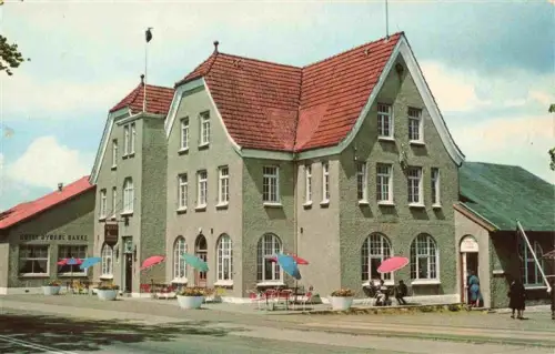 AK / Ansichtskarte Dybbol Banke Dybbolbanke Sonderborg DK Hotel-Dybboel-Banke Sonnenschirme Terrasse Strassenszene Farbfoto