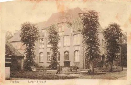 AK / Ansichtskarte Tondern DK Lehrer-Seminar Gebaeude Baeume Brunnen S/W