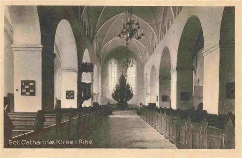 AK / Ansichtskarte Ribe DK Sct-Catharinae-Kirke Kircheninneres Mittelschiff Gewoelbe Kirchenbaenke S/W