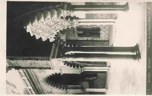 AK / Ansichtskarte SEVILLA Andalucia ES Alcazar Patio-de-las-Doncellas Saeulen Boegen Maurische-Ornamentik S/W