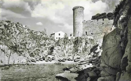 AK / Ansichtskarte TOssA DE MAR Costa Brava Gerona ES Costa-Brava Cala-El-Codolar Rundturm Burg Bucht Boote Felsen Klippen