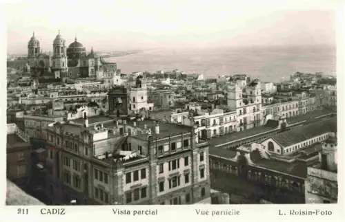 AK / Ansichtskarte CADIZ Andalucia ES Kathedrale Stadtpanorama Daecher Meer Kuppel Tuerme Vista-parcial