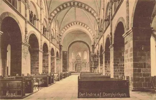 AK / Ansichtskarte Ribe DK Domkirken Dom Kirchenschiff Rundbogen Saeulenhalle Innenraum Kirchenbaenke