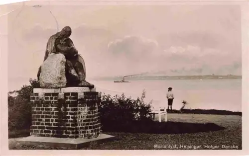 AK / Ansichtskarte Marienlyst Helsingor DK Holger-Danske Denkmal Statue Meer Helsingborg Kinder Spaziergaenger