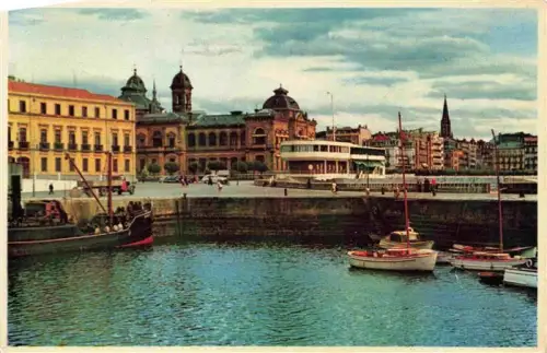 AK / Ansichtskarte SAN SEBASTIAN  DONOSTIA Saint-Sebastien Pais Vasco ES Club-Náutico Ayuntamiento Hafen Boote Rathaus Kirche Fassaden