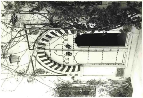 AK / Ansichtskarte Hammamet Tunesie Hotel-Fourati Portal Eingangstuer maurisch Rankenpflanzen Laterne Ornamente