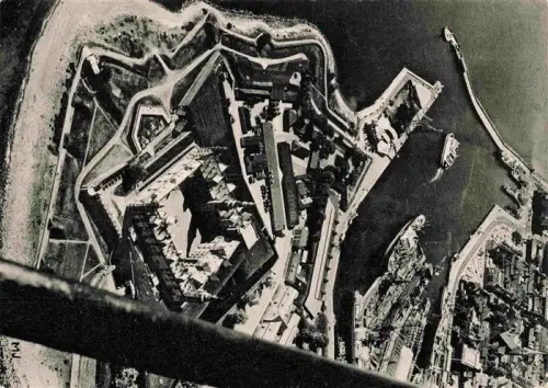 AK / Ansichtskarte Kronborg Slot Helsingor DK Kronborg-Slot Hafen Luftbild Schiffe Festung Hafenanlage