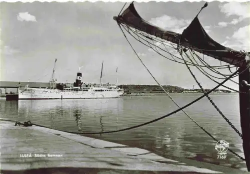 AK / Ansichtskarte Lulea Norrbottens Lan Sweden Soedra-hamnen Hafen Dampfschiff Segelboot Steg Kette Anlegestelle