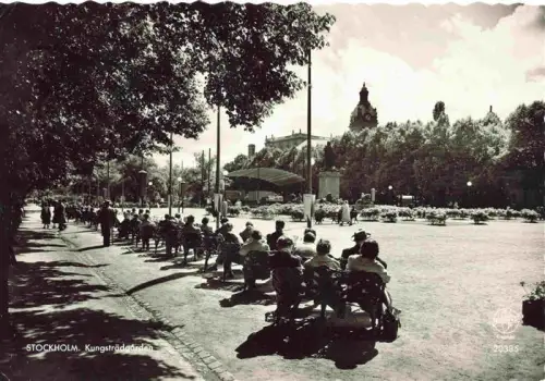 AK / Ansichtskarte STOCKHOLM  Sweden Kungstraedgården Park Baenke Pavillon Jakobskyrkan Passanten Baeume