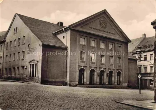 AK / Ansichtskarte FREIBERG  Sachsen Buttermarkt Stadttheater Pflastersteinplatz Theater-Fassade Inschrift Kopfsteinpflaster Strassenlaterne