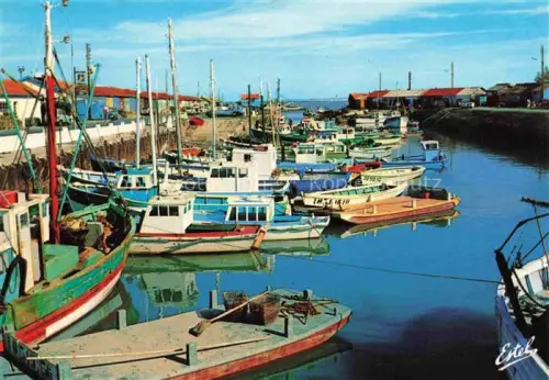 AK / Ansichtskarte St-Trojan-les-Bains Ile d Oleron 17 Charente-Maritime Hafen Fischerboote Kutter Atlantik Kanal Spiegelung