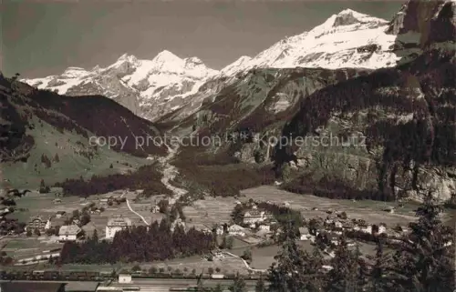 AK / Ansichtskarte Kandersteg BE Bluemlisalp Doldenhoerner Bergtal Ortschaft Felsen Gletscher Bergpanorama
