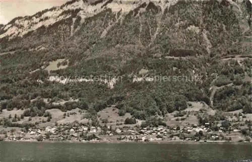 AK / Ansichtskarte Niederried Brienzersee Interlaken BE Brienzersee See Dorf Bergwald Haeuser Felswand