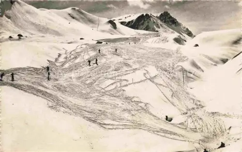 AK / Ansichtskarte DAVOS GR Parsennabfahrt Weissfluhjoch Kueblis Gaudergrat Weissfluh Skifahrer Skipisten Schnee Berge