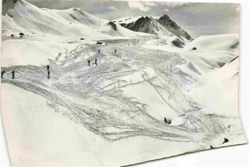 AK / Ansichtskarte DAVOS GR Parsennabfahrt Weissfluhjoch Kueblis Gaudergrat Weissfluh Skifahrer Skipisten Schnee Berge