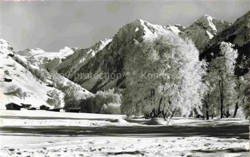 AK / Ansichtskarte Klosters-Serneus GR Silvrettagruppe Schnee Berge Baeume Hoefe Winterlandschaft