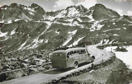 AK / Ansichtskarte Flueelapass 2383m Ospiz Fluela GR Flueelastrasse Flueela-Weisshorn Postbus Bergstrasse Schnee Felsen