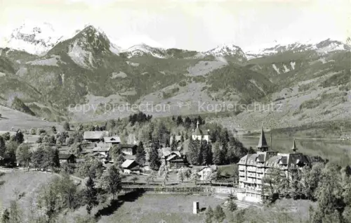 AK / Ansichtskarte Flueeli-Ranft Fluehli-Ranft OW Sarnersee Giswilerstock Hotel Kapelle Baeume Berge Alpenpanorama