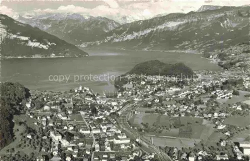 AK / Ansichtskarte SPIEZ Thunersee Niedersimmental BE Thunersee Bahnlinie Stadtpanorama Halbinsel Berge See Ortschaft