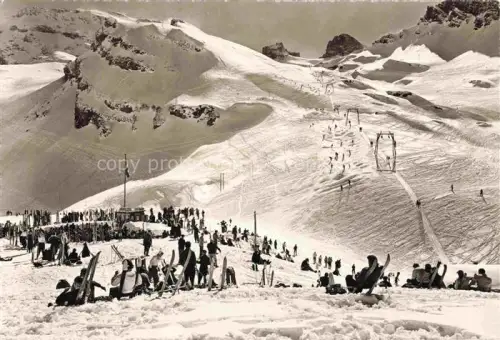 AK / Ansichtskarte Truebsee 1800m Engelberg OW Truebsee Jochpasslift Alpstuebli Skipiste Skifahrer Sessellift Schneelandschaft Wintersport