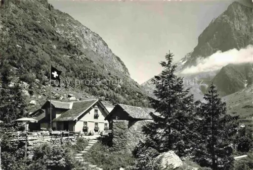 AK / Ansichtskarte Niedersurenen Nieder-Surenen Engelberg OW Restaurant-Alpenroesli Schweizer-Flagge Berghaus Tannen Alpen Talschluss