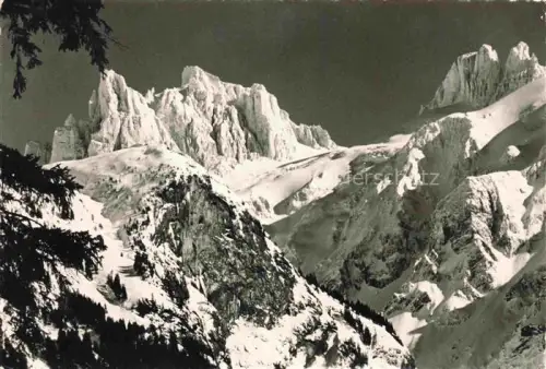 AK / Ansichtskarte Grosses Spannort Grosser 3202m Engelberg OW Grosses-Spannort Kleines-Spannort Felswand Schnee Tannen Winterlandschaft Bergmassiv