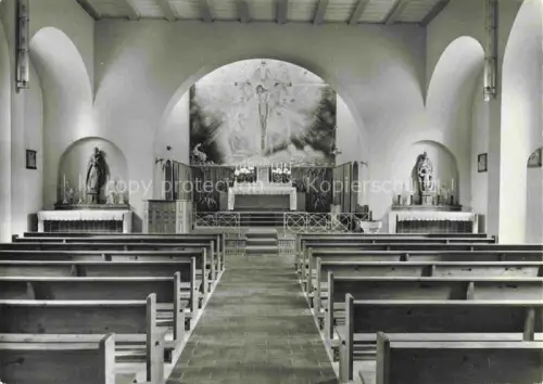 AK / Ansichtskarte Meiringen Oberhasli BE Roem-kath-Kirche Kircheninneres Altar Kruzifix Kirchenbaenke Seitenaltaere