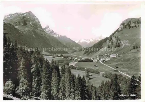 AK / Ansichtskarte Spluegen Hinterrhein GR Bergtal Dorf Kirchturm Wiesen Wald Bergpanorama Gebirge Talblick