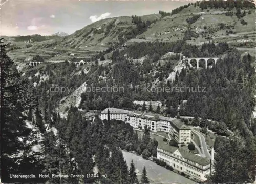 AK / Ansichtskarte Tarasp Schuls Scuol GR Hotel-Kurhaus Viadukt Unterengadin Wald Bergpanorama Kurhotel Eisenbahnbruecke
