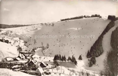 AK / Ansichtskarte St Andreasberg Harz Niedersachsen Matthias-Schmidt-Berg Skipiste Winter Skifahrer Schnee Tannen Haeuser Harz