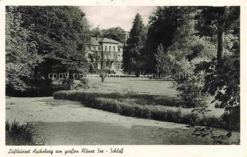 AK / Ansichtskarte Ascheberg Holstein Ploen Schleswig-Holstein Schloss Ploener-See Park Baeume Wiese Luftkurort Holstein Gutshof