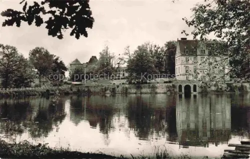 AK / Ansichtskarte Launay-Villiers LAVAL 53 Mayenne Château-de-Launay-Villiers Teich Schloss Wald Spiegelung Baeume Graben