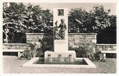AK / Ansichtskarte Beckenried Vierwaldstaettersee NW Isabelle-Kaiser-Brunnen Denkmal Brunnen Skulptur Vogelfrau