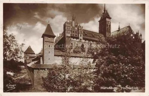 AK / Ansichtskarte Marienburg   Westpreussen MALBORK PL Hochschloss Burg Tuerme Mauern Baeume S/W-Fotografie