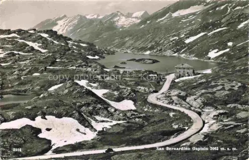 AK / Ansichtskarte San Bernardino Ospizio 2063m Moesa GR San-Bernardino-Pass Ospizio Passstrasse See Berge Schnee Hochgebirge