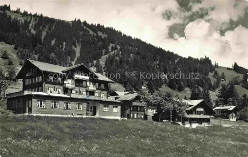 AK / Ansichtskarte Adelboden Frutigen BE Hotel-Pension-Hari-Schlegeli Chalet Berge Tannen Alpenwiese Kurort