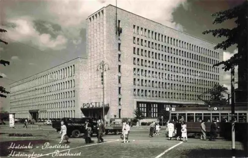AK / Ansichtskarte HELSINKI Helsingfors Suomi Postitalo Posthuset Postgebaeude Strassenbahn Valtionrautat Passanten Funktionalismus