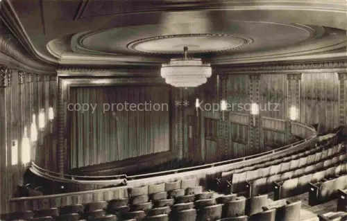 AK / Ansichtskarte LEIPZIG Sachsen Schauspielhaus Theatersaal Buehne Vorhang Kronleuchter Sitzreihen Parkett Balkon