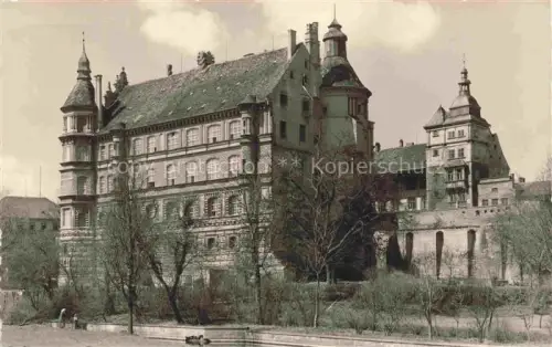 AK / Ansichtskarte Guestrow Mecklenburg Vorpommern Guestrower-Schloss Renaissance Schloss Stalin-Strasse Tuerme Baeume Mecklenburg
