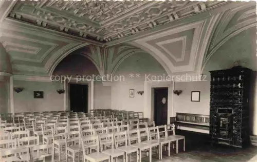 AK / Ansichtskarte Guestrow Mecklenburg Vorpommern Guestrower-Schloss Kulturraum Feierabendheim Innenraum Stuckdecke Kachelofen Sitzreihen Gewoelbe