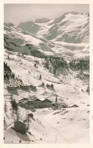 AK / Ansichtskarte Obergurgl Ober-Gurgl Soelden oetztal Imst Tirol AT Schalfkogl Gletscherdorf Winterlandschaft Schnee Berge Tal Kirche oetztal