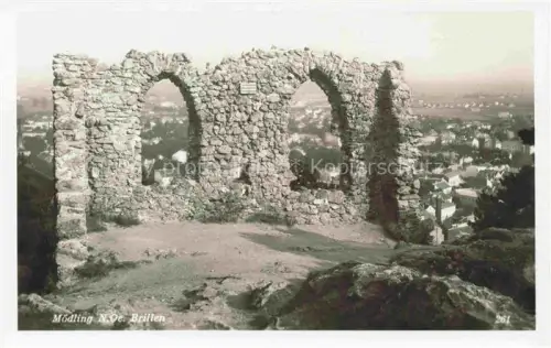 AK / Ansichtskarte Moedling Niederoesterreich AT Brille Ruine Mauerboegen Stadtblick Arkadenruine Niederoesterreich