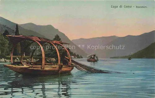 AK / Ansichtskarte COMO  Lago di Como Lombardia IT Lago-di-Como Pescatori Fischerboote See Berge handkoloriert