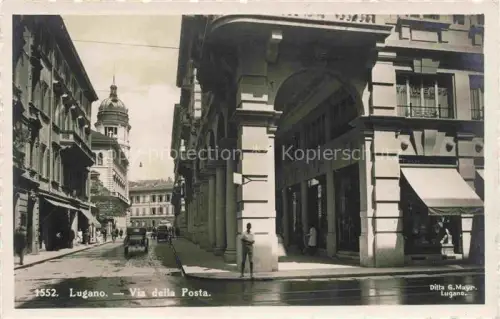 AK / Ansichtskarte LUGANO Lago di Lugano TI Via-della-Posta Arkaden Strassenszene Kirche Auto Geschaefte Passanten