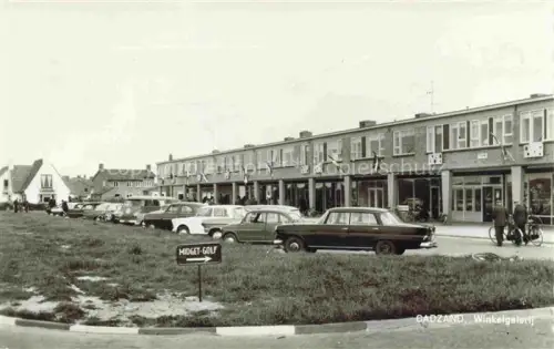 AK / Ansichtskarte CADZAND Bad Zeeland NL Winkelgalerij Midget-Golf Autos Geschaefte Radfahrer Parkplatz