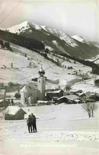 AK / Ansichtskarte Saalbach -Hinterglemm Pinzgau-Pongau AT Skidorf Zwoelferkogel Kirche Winter Ski Schnee Berge Dorf