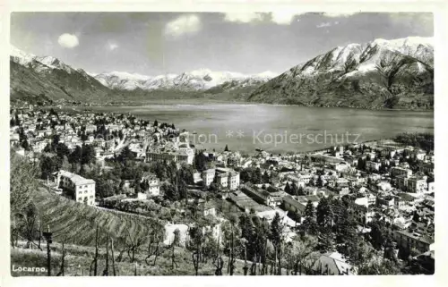 AK / Ansichtskarte LOCARNO Lago Maggiore TI Lago-Maggiore See Stadtpanorama Berge Schnee Wald Ufer